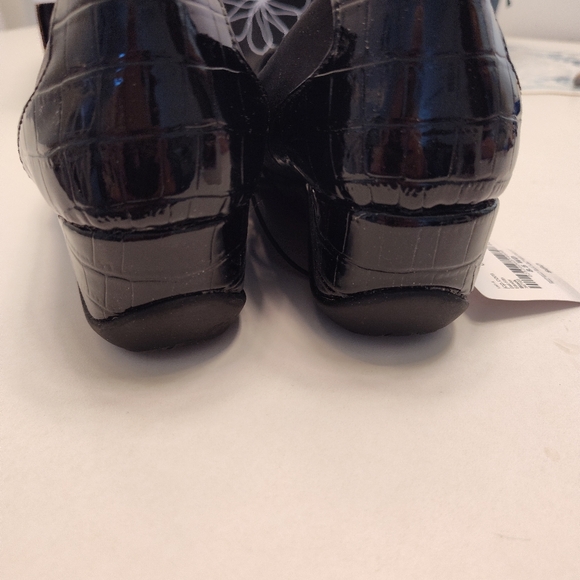 Shoes - Picture 3 of 5